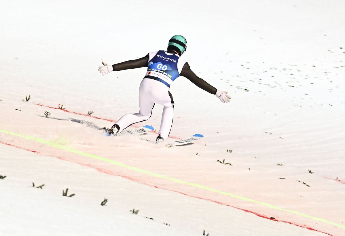 Lanišek with a win in qualifying invite's Slovenian fans to Planica