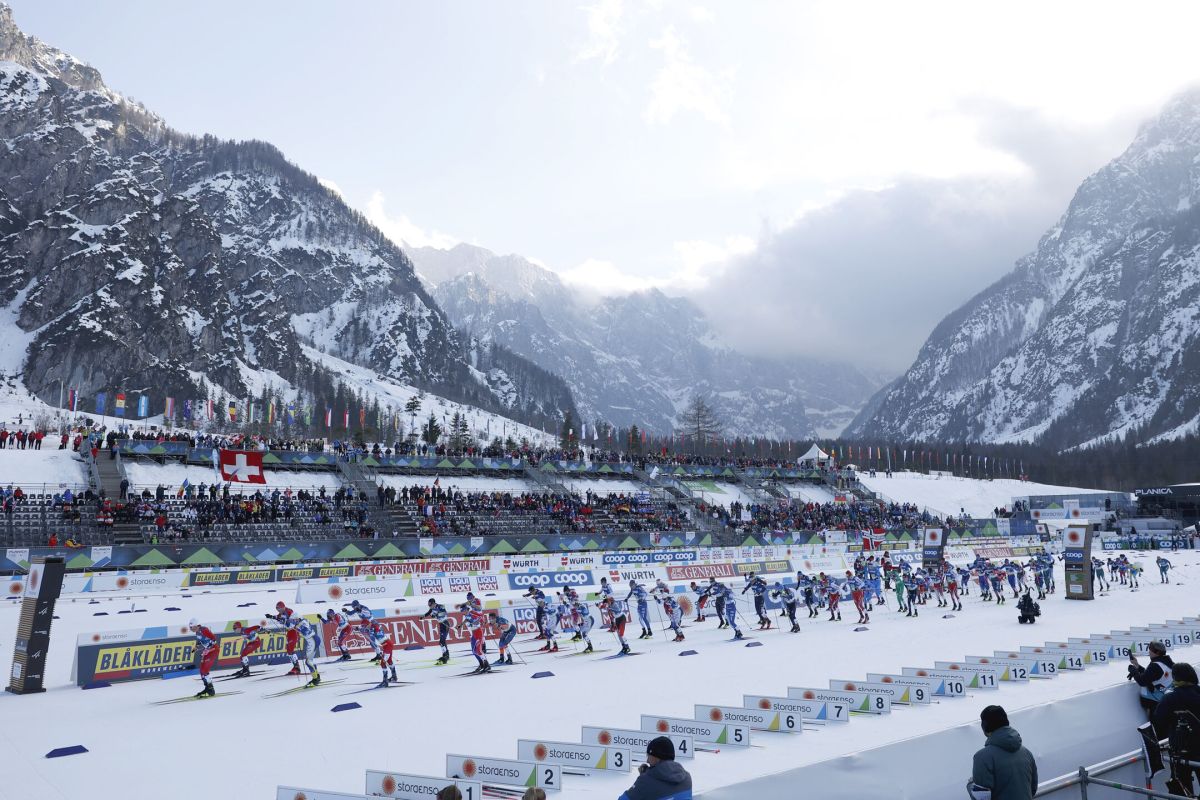 Klaebo lost out on gold, Krueger the hero in Skiathlon