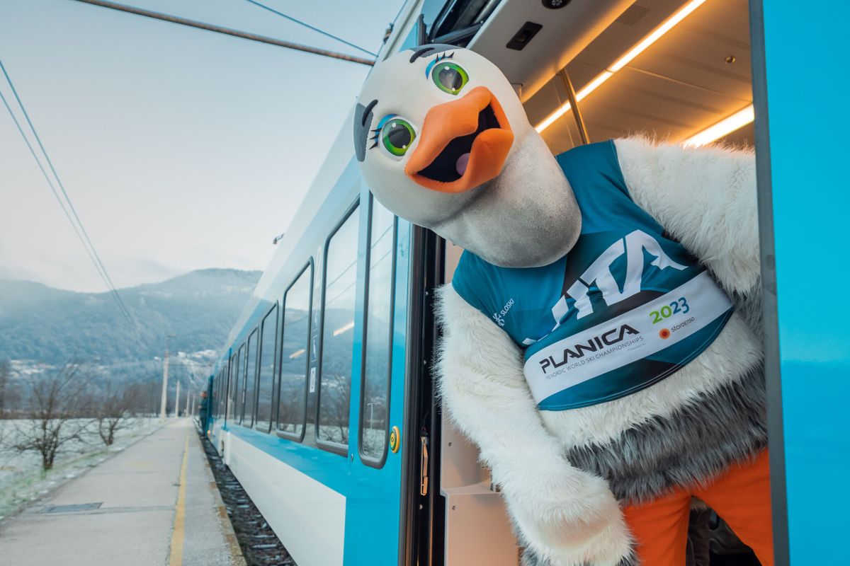 By train to the World Championships - free of charge